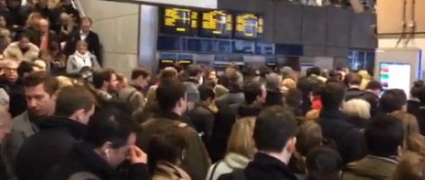Crowd control at ticket barriers on London Transport system. Image: Katie Rogers for LondonMMNews