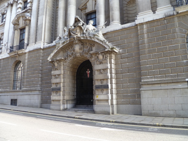 "Old Bailey entrance" by Tbmurray - Own work. Licensed under CC BY 3.0 via Wikimedia Commons
